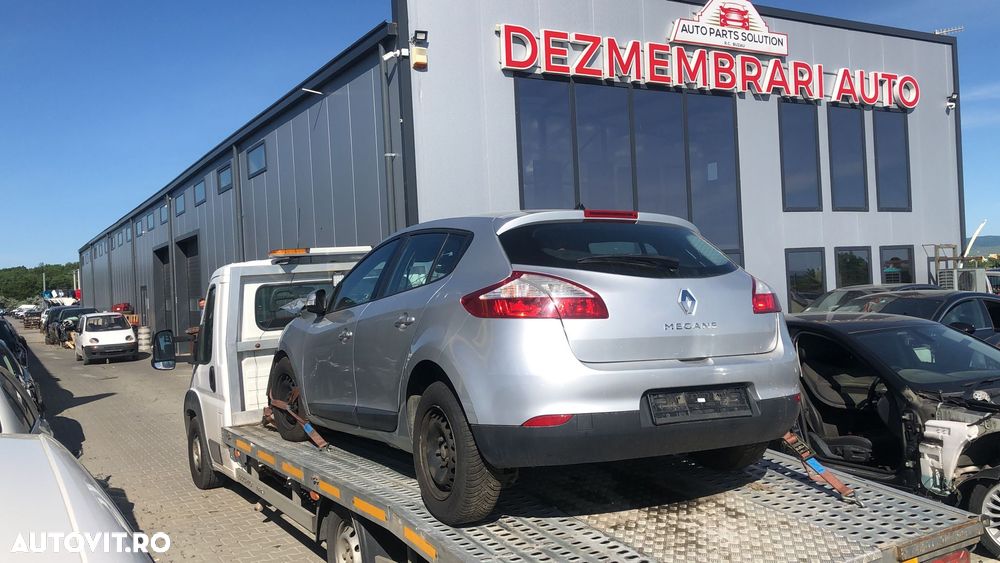 Dezmembram Renault Megane 3 1.6 benzina an fabr 2009 - 1