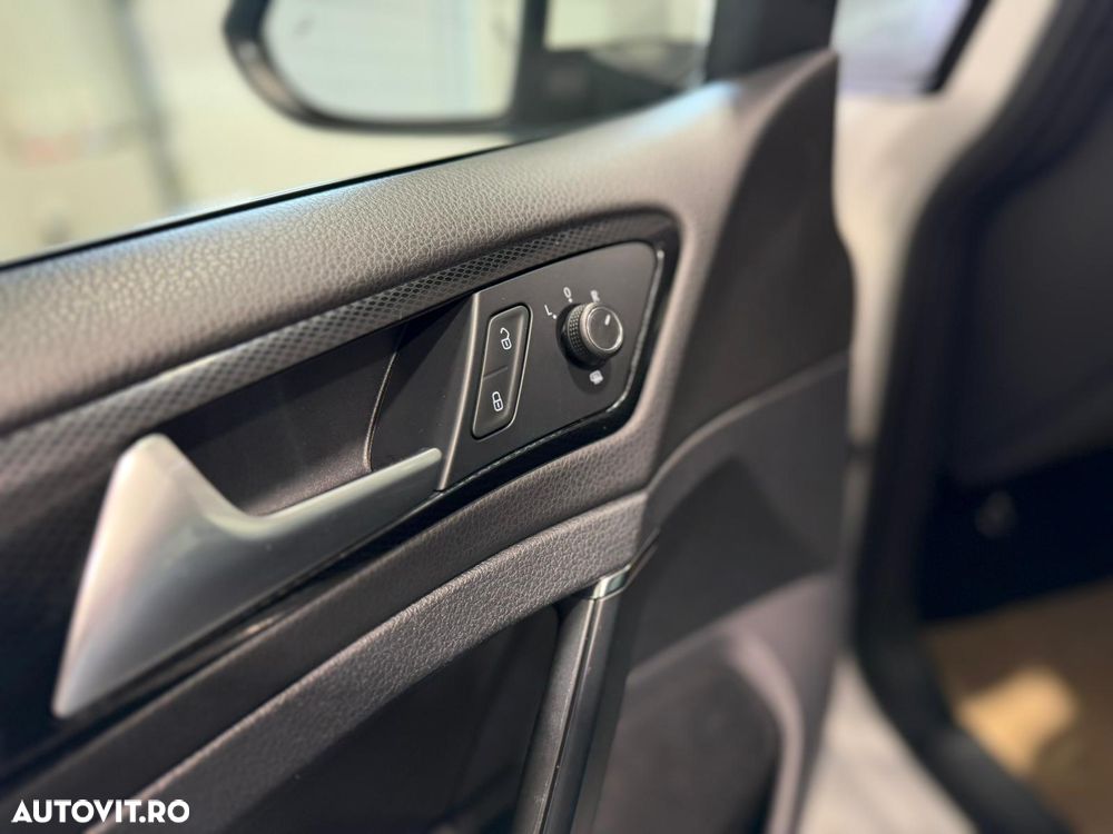 Volkswagen Golf - 14