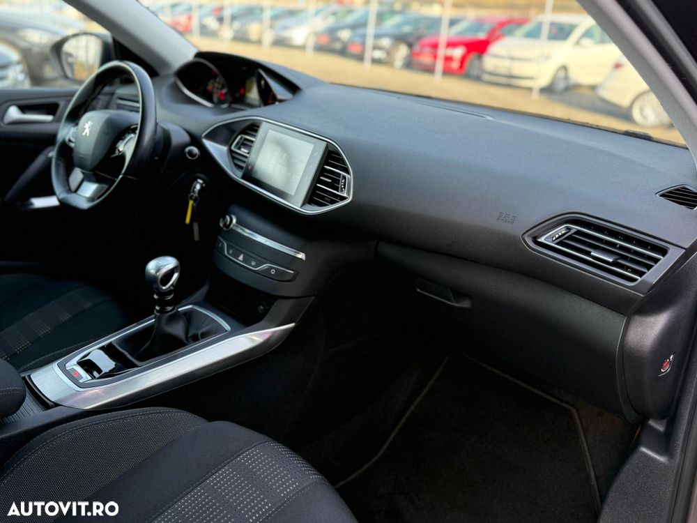 Peugeot 308 1.2 e-THP STT Allure - 22