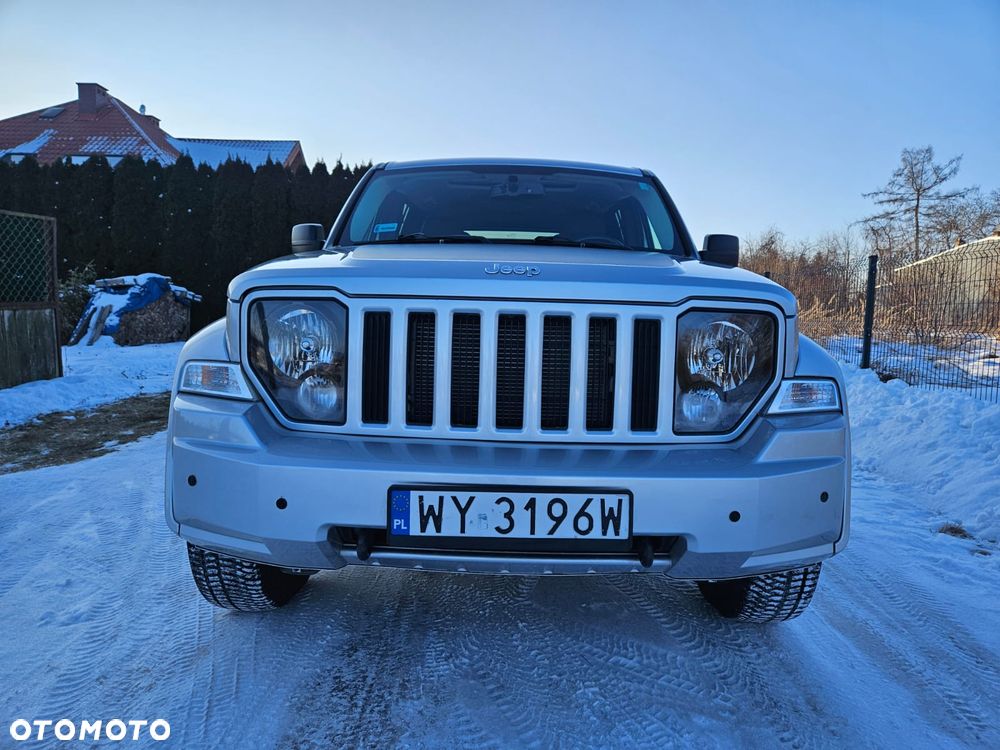 Jeep Liberty 2011 photo 2