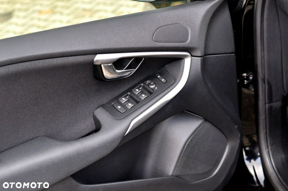 Volvo V40 D2 Drive-E Momentum - 17