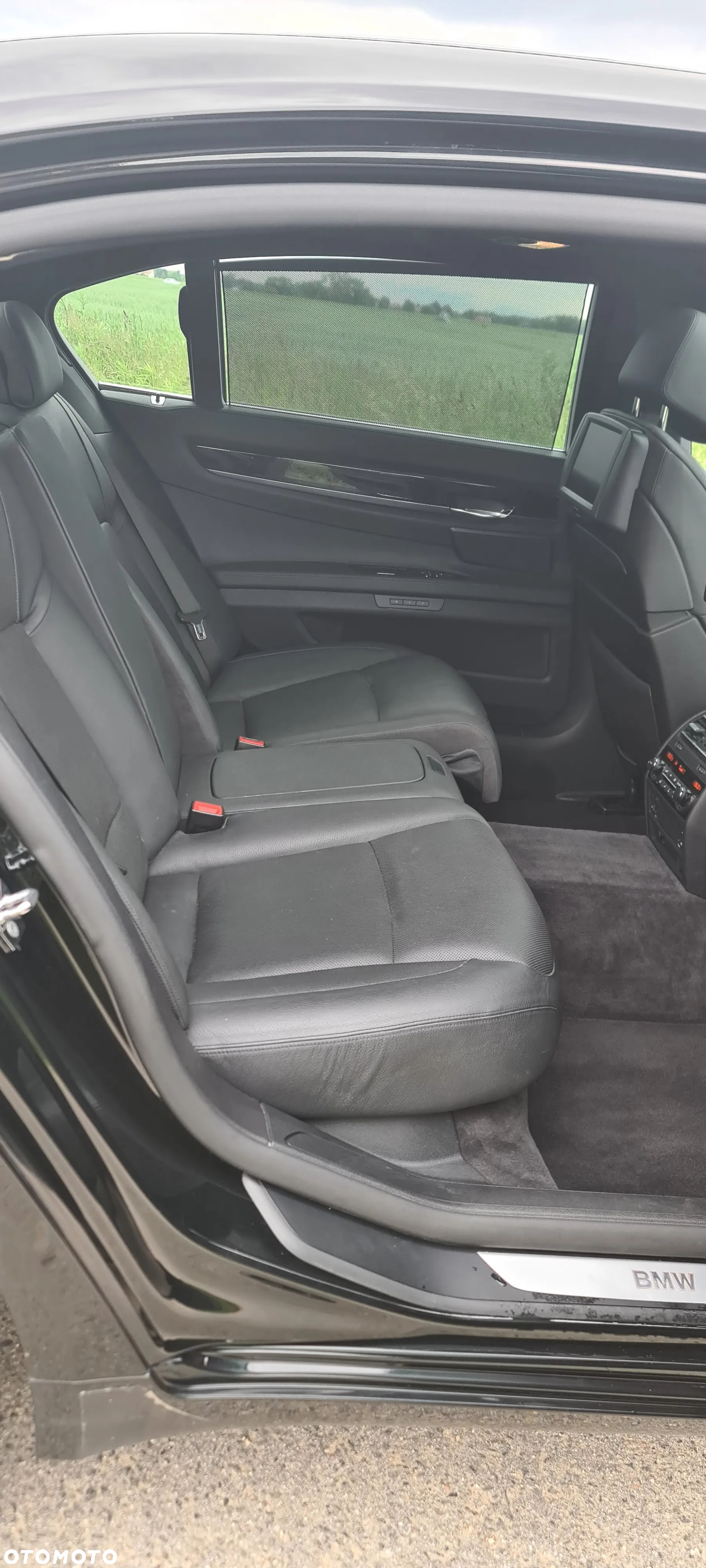 BMW Seria 7 750i L - 28