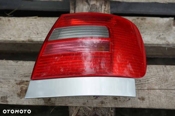 Lampa tył tylna prawa Audi A4 B5 Sedan Lift