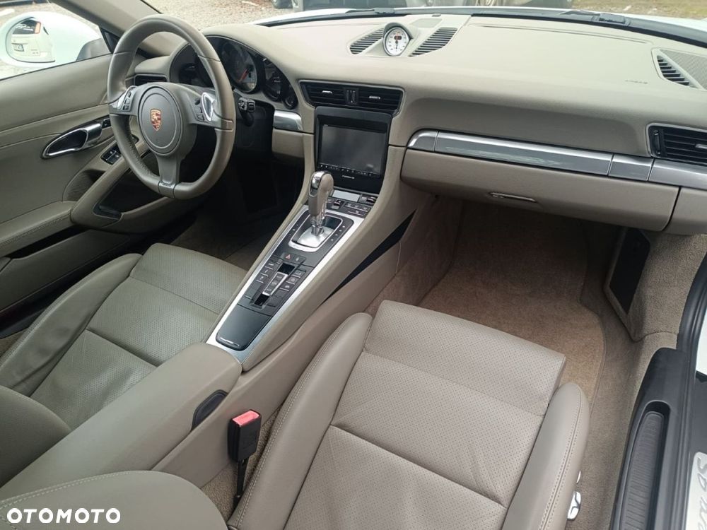 Porsche 911 Carrera 4S PDK - 22