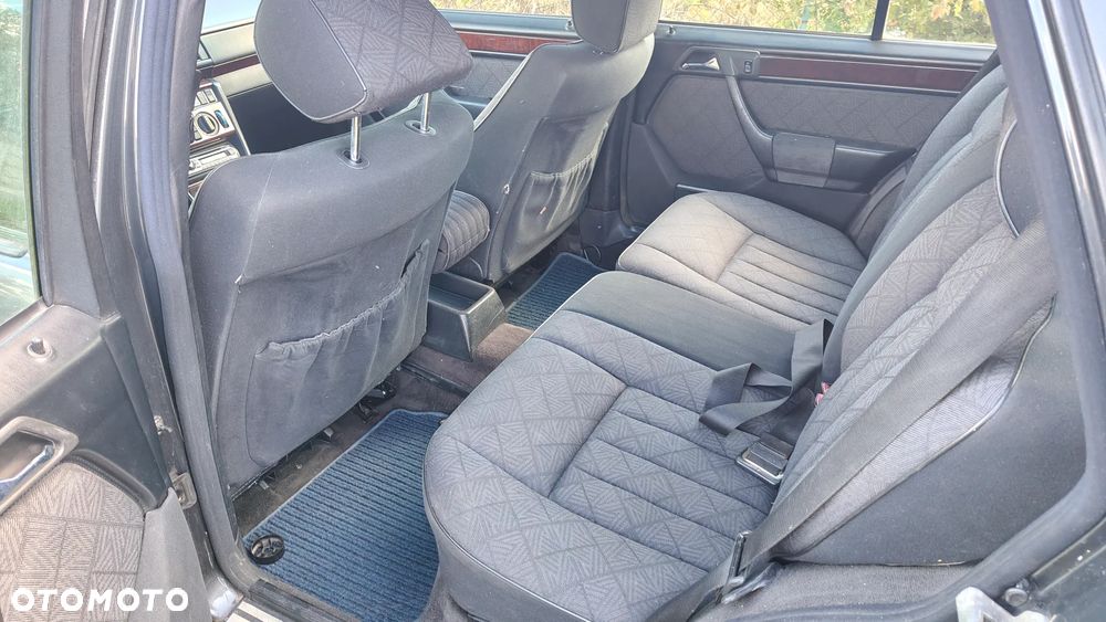 Mercedes-Benz W124 (1984-1993) - 24