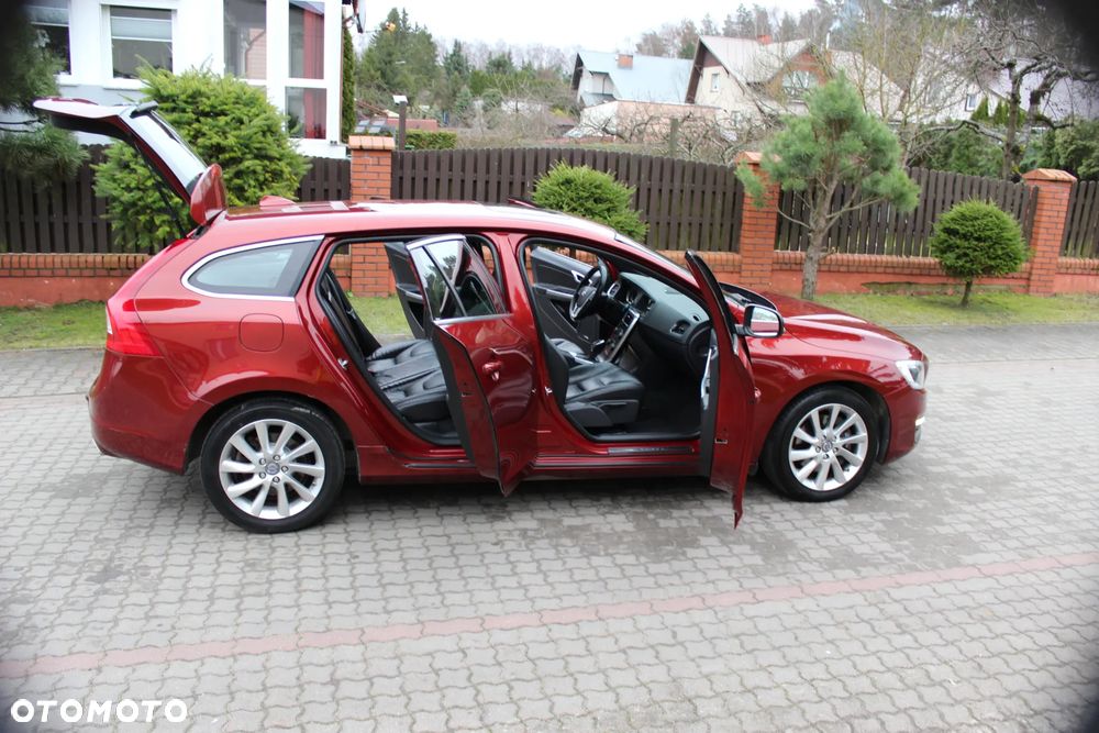 Volvo V60 D5 Geartronic Summum - 28