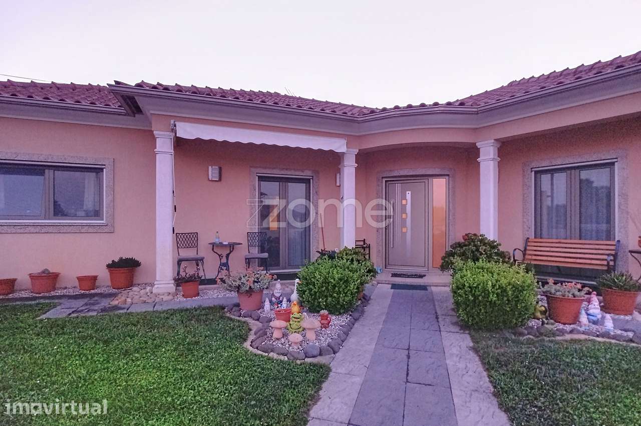 Moradia T3 Térrea com Jardim |Excelente Espaço Exterior - Grande imagem: 2/37
