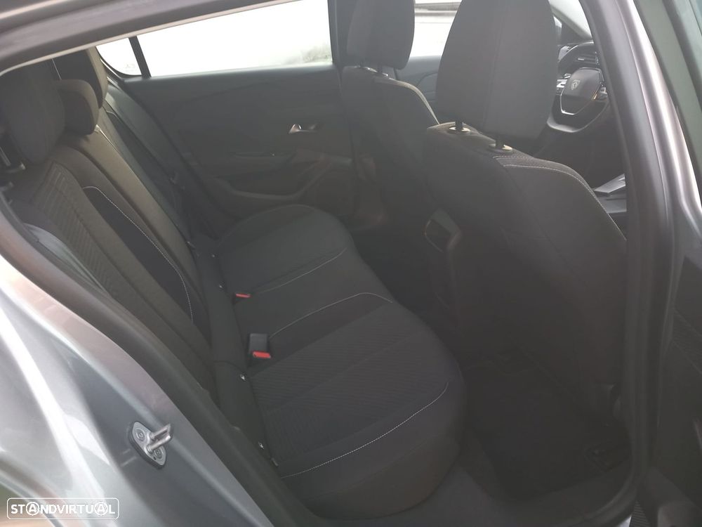 Peugeot 308 1.6 Hybrid Allure e-EAT8 - 23