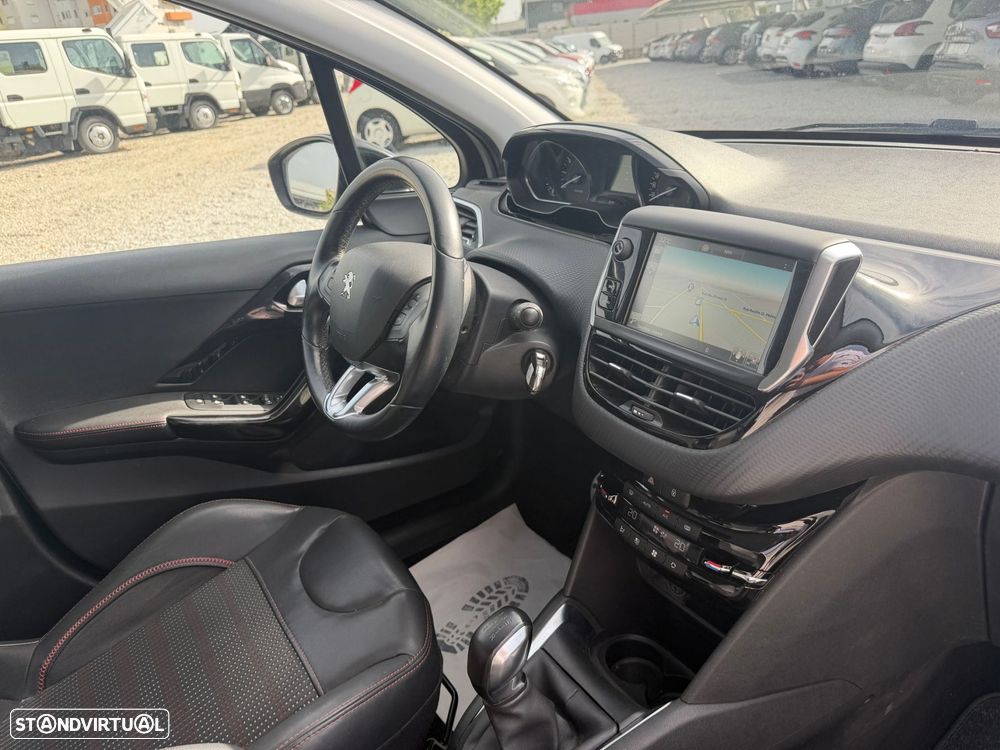 Peugeot 208 1.2 PureTech GT Line - 10