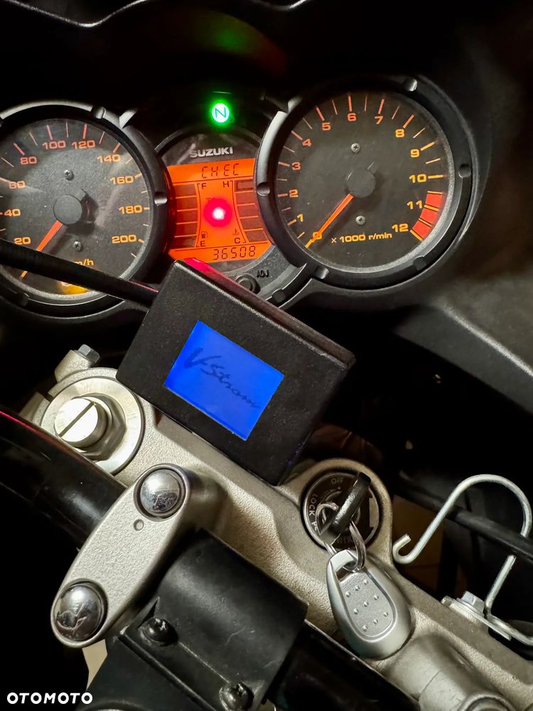 Suzuki V-STROM - 11