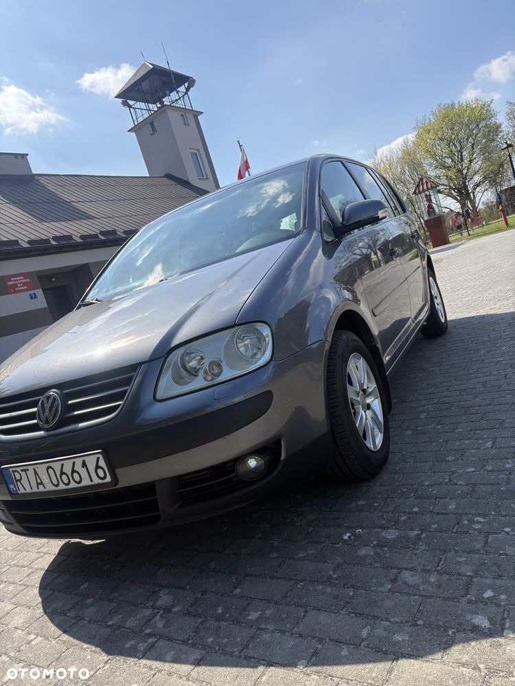 Volkswagen Touran - 1