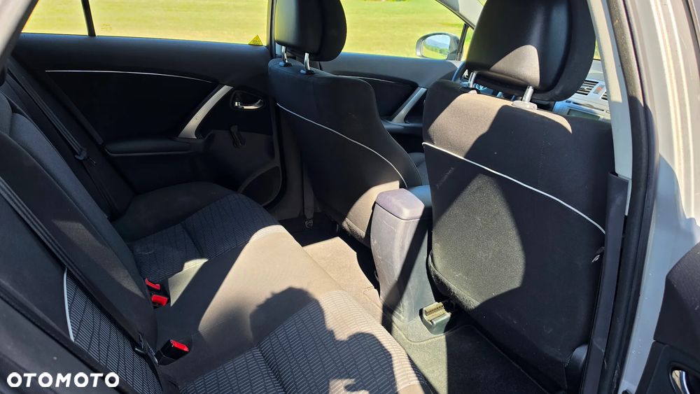 Toyota Avensis 1.6 Comfort - 20