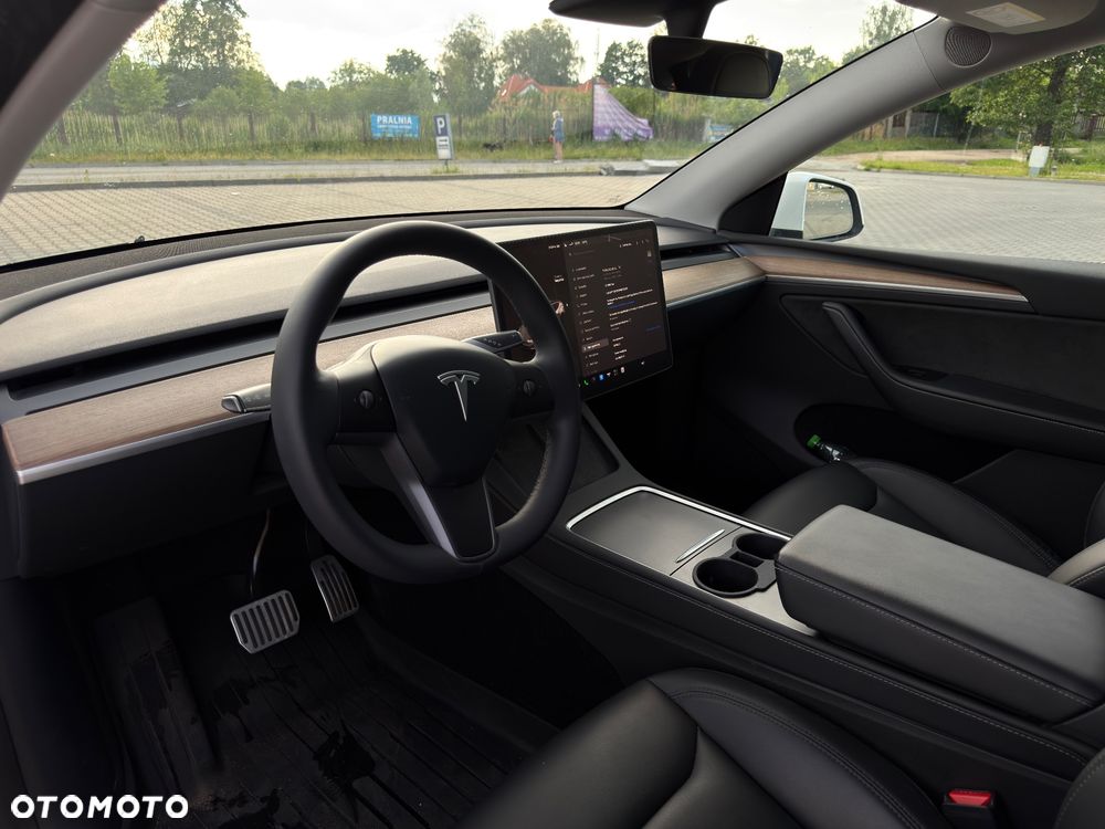 Tesla Model Y Long Range AWD - 10