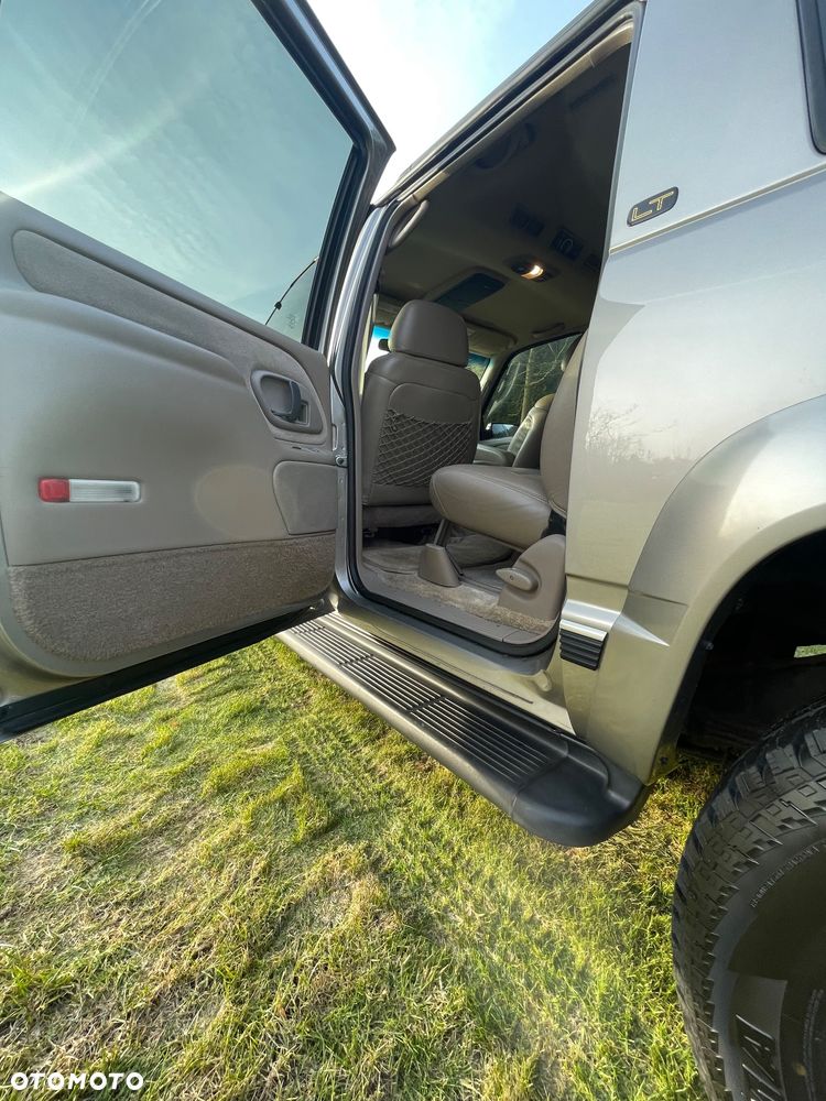 Chevrolet Suburban - 10