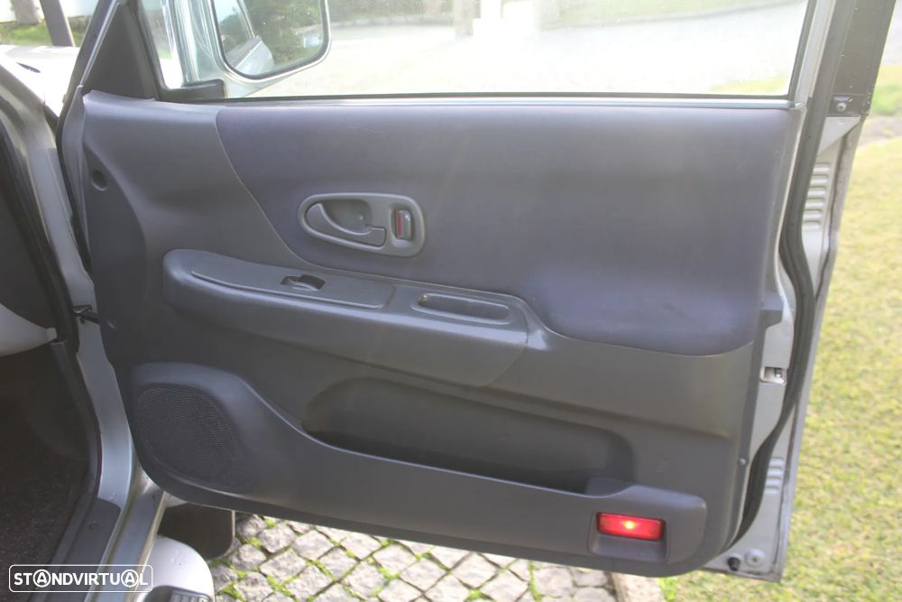 Mitsubishi Pajero Sport 2.5 TD GLS - 17