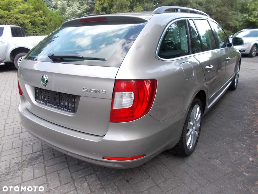 Skoda Superb 2013 photo 4