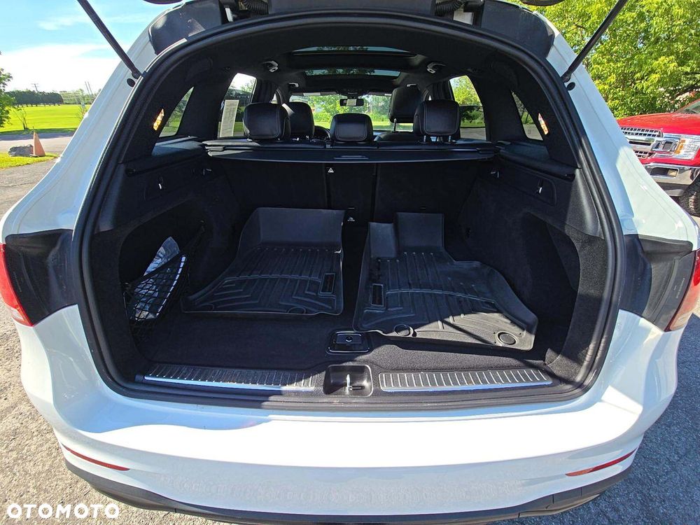Mercedes-Benz GLC 300 4Matic 9G-TRONIC AMG Line - 10