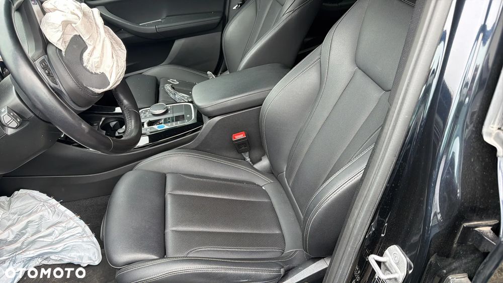 BMW iX3 - 19