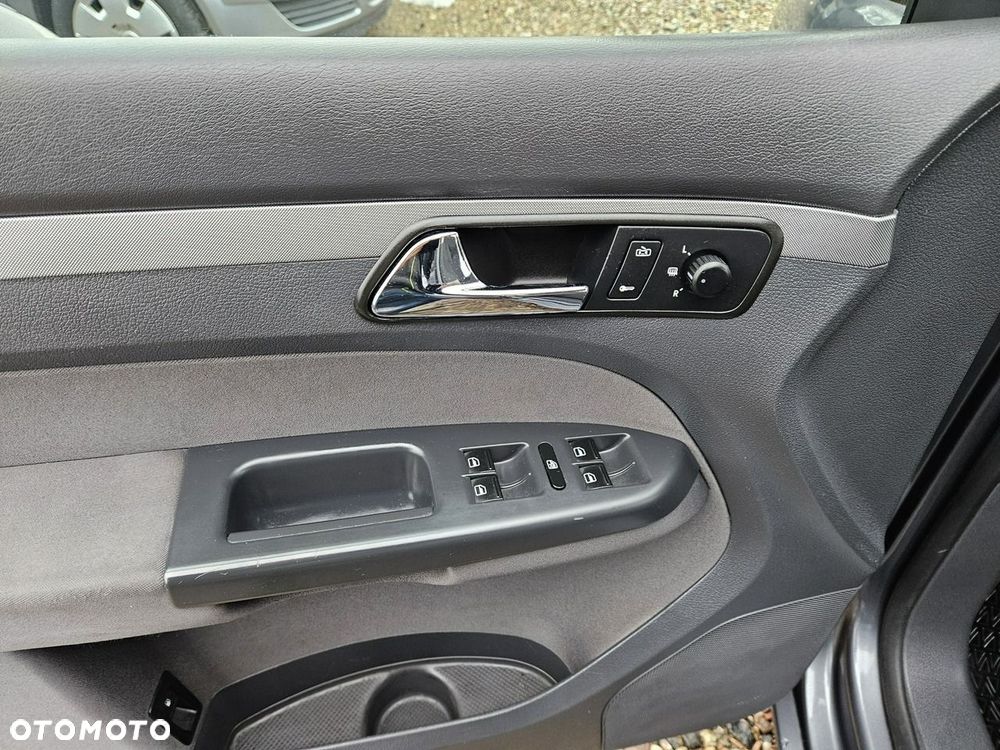 Volkswagen Touran - 14