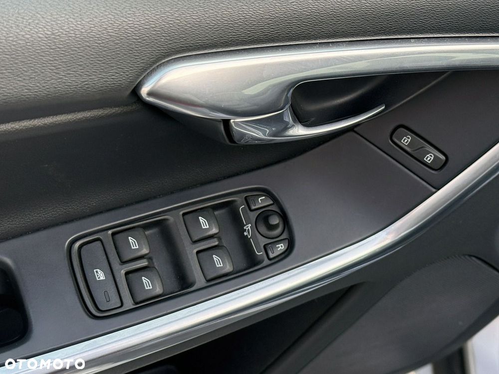 Volvo XC 60 D4 Momentum Pro - 12