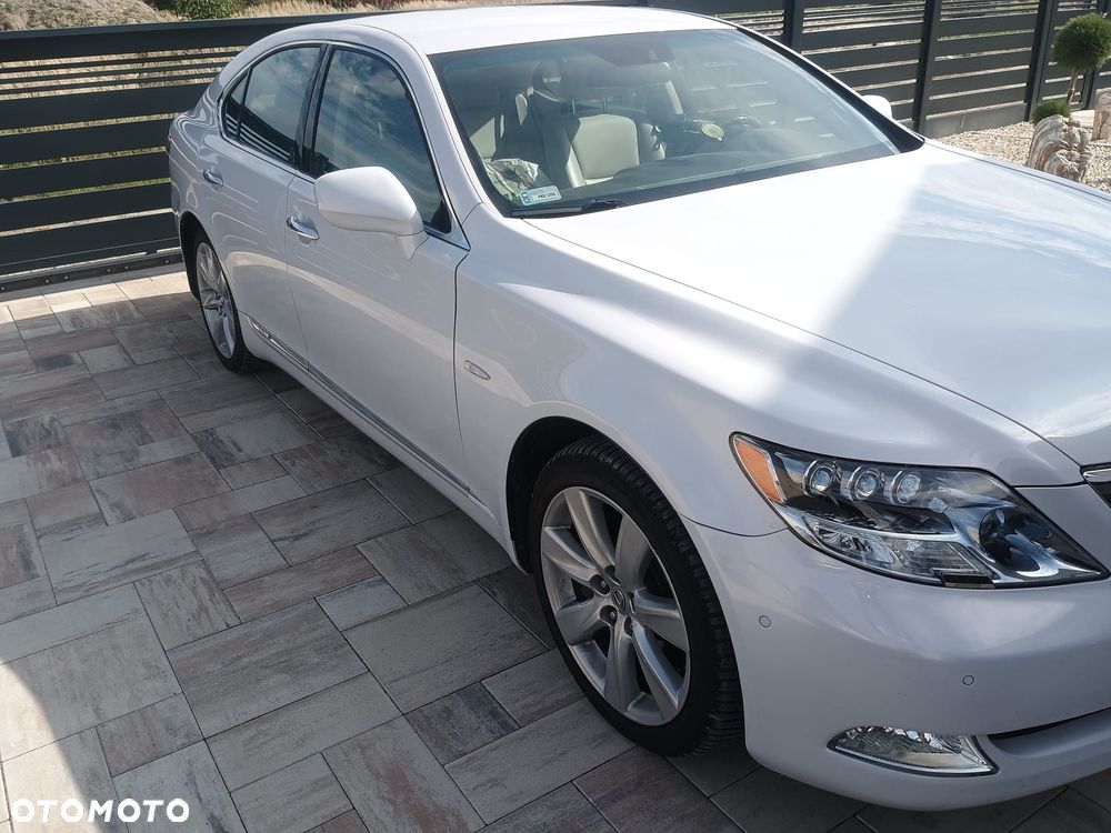 Lexus LS - 16
