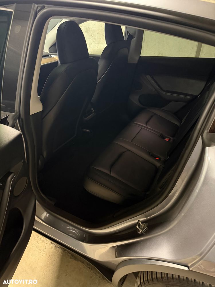 Tesla Model Y Long Range AWD - 10
