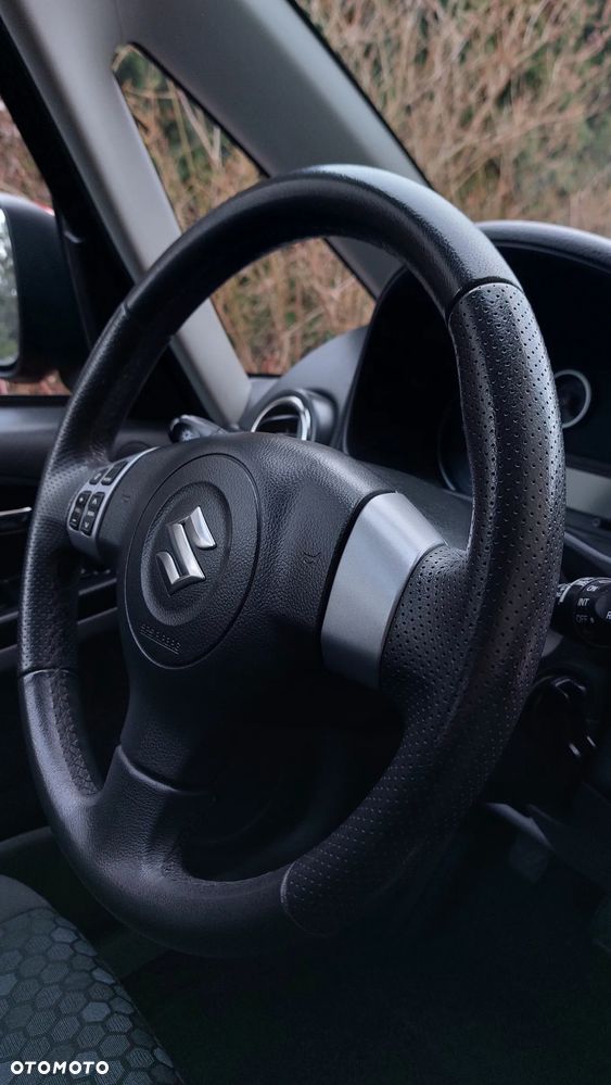 Suzuki SX4 1.6 Premium - 23