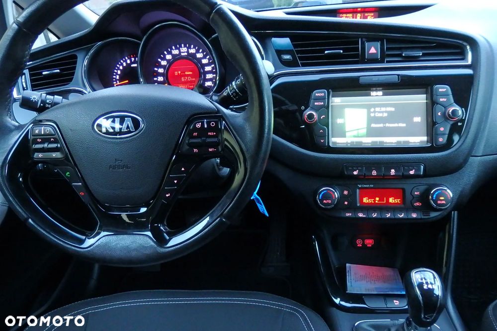 Kia Ceed 1.4 CVVT UEFA EURO 2016 - 29