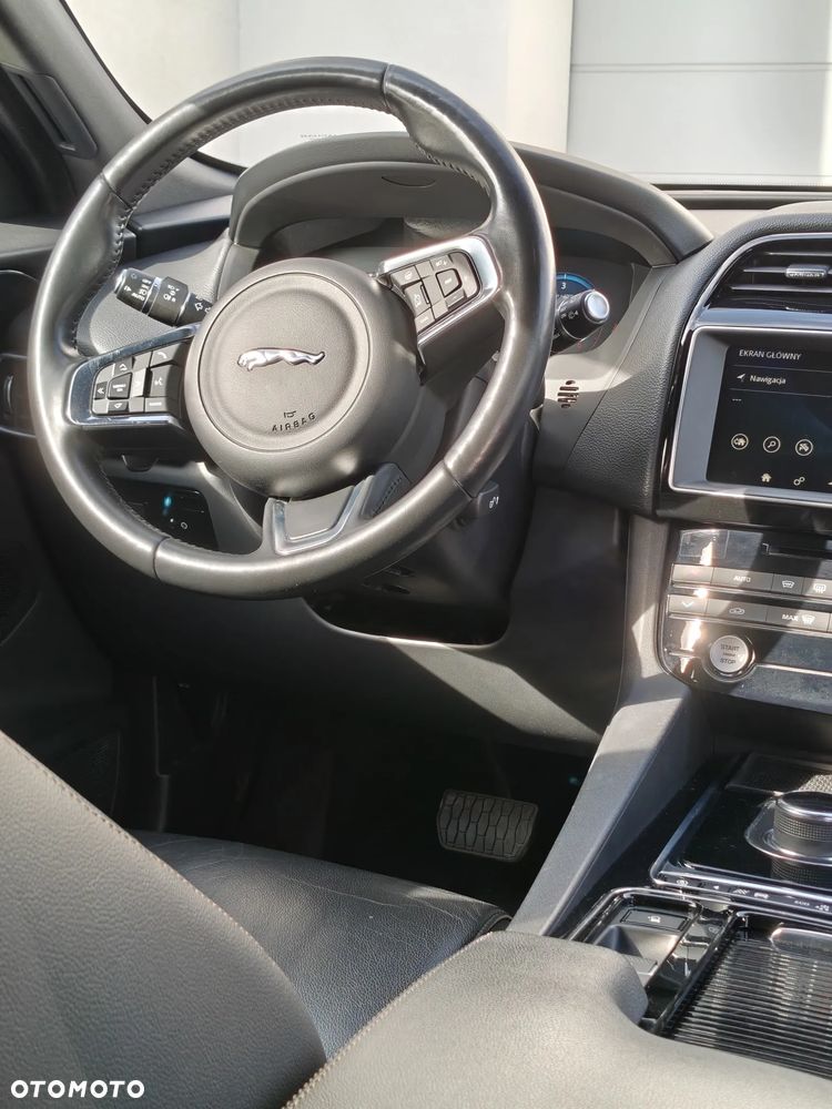 Jaguar F-Pace - 21