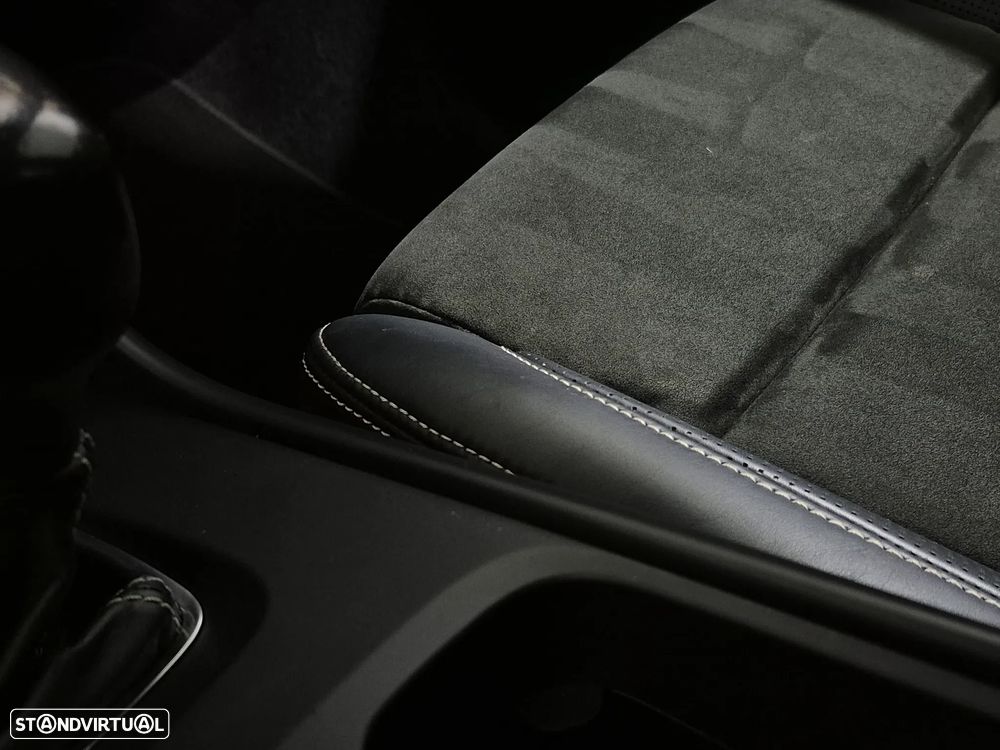 Volvo XC 40 1.5 T3 Tech Edition - 41