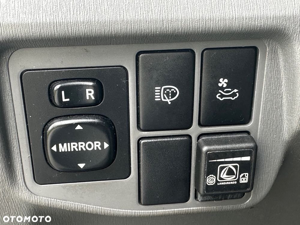 Toyota Prius 1.8 HSD Premium - 34