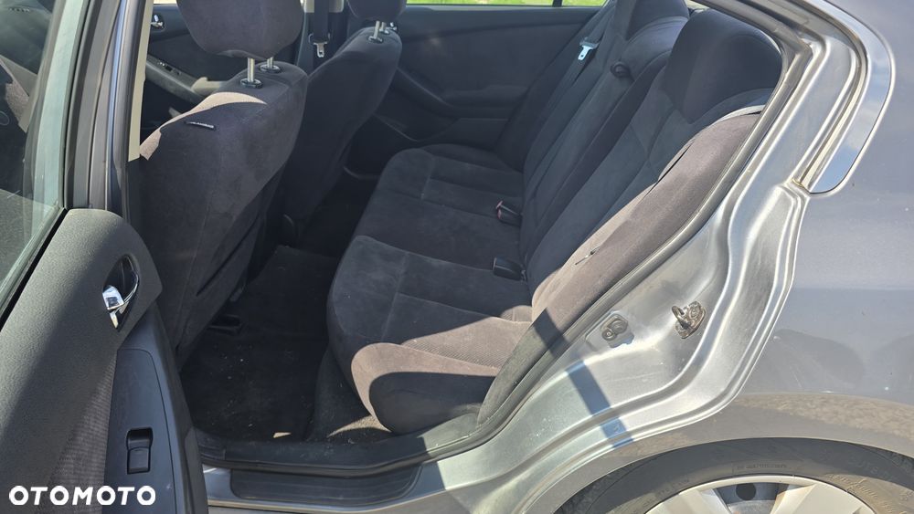 Nissan Altima - 15
