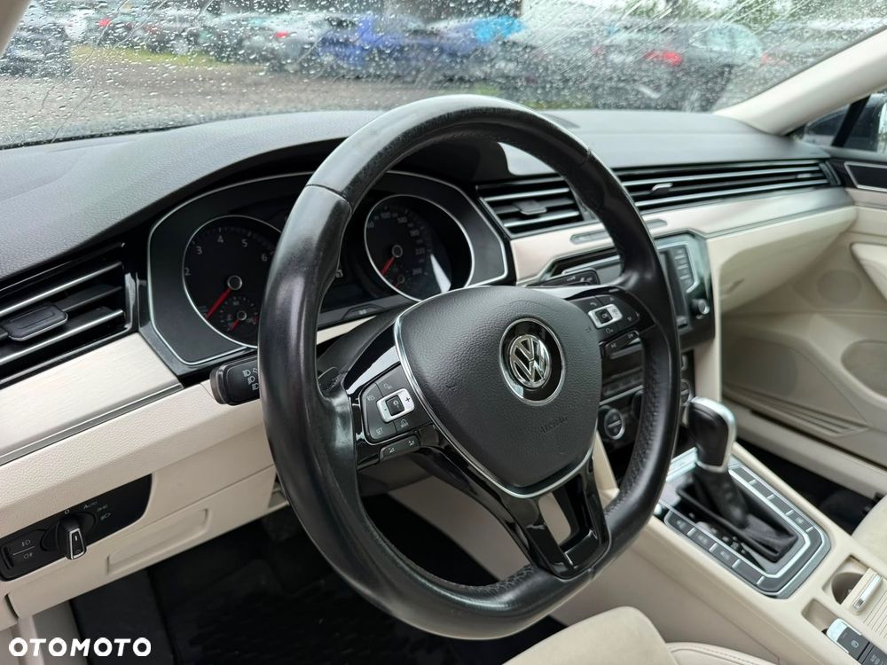 Volkswagen Passat - 13