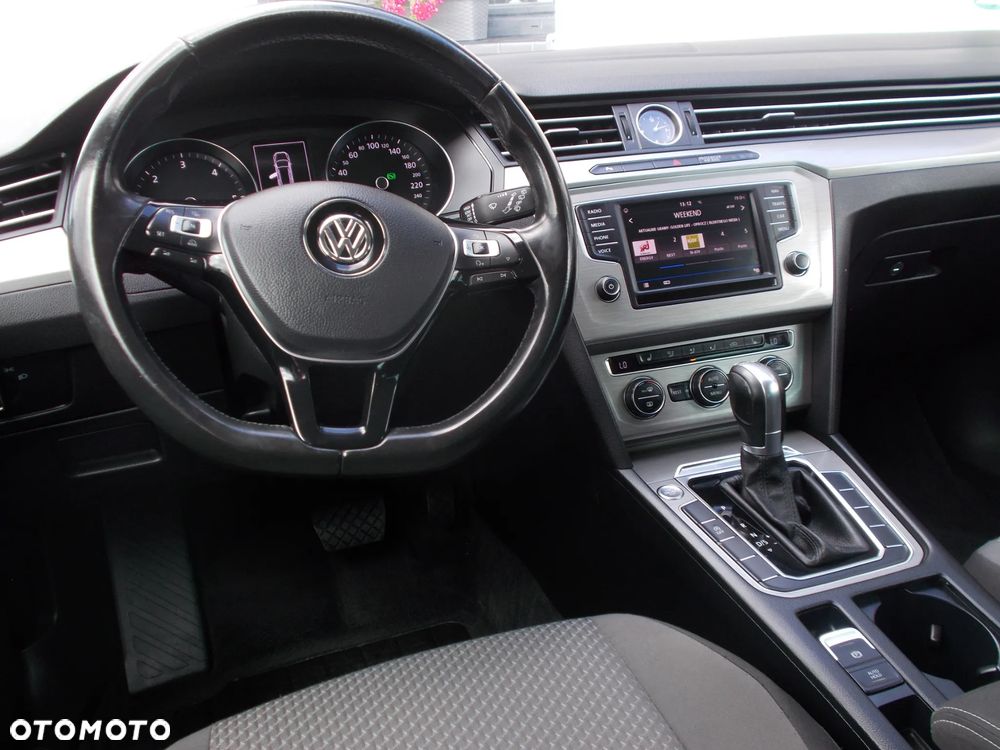 Volkswagen Passat - 8