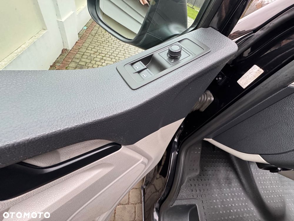 Volkswagen Multivan - 17
