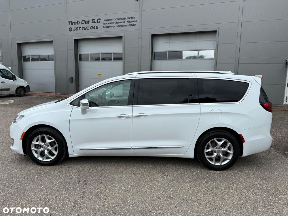 Chrysler Pacifica - 4