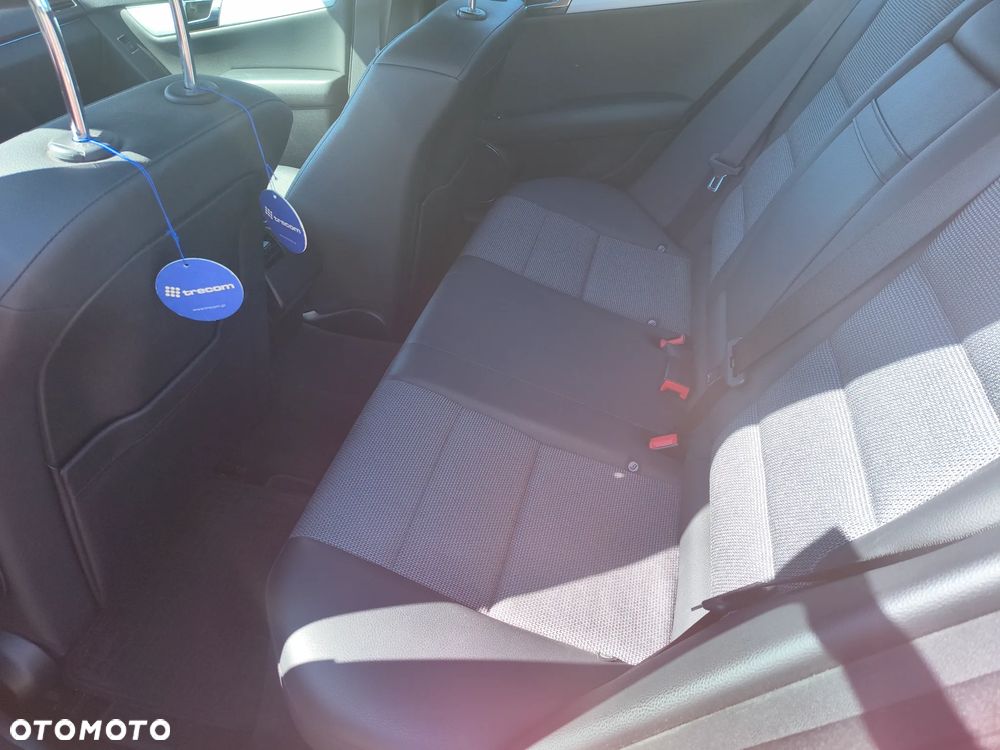 Mercedes-Benz Klasa C 250 CGI BlueEff Avantgarde - 27