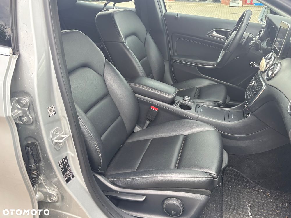 Mercedes-Benz GLA 200 d 4-Matic - 10