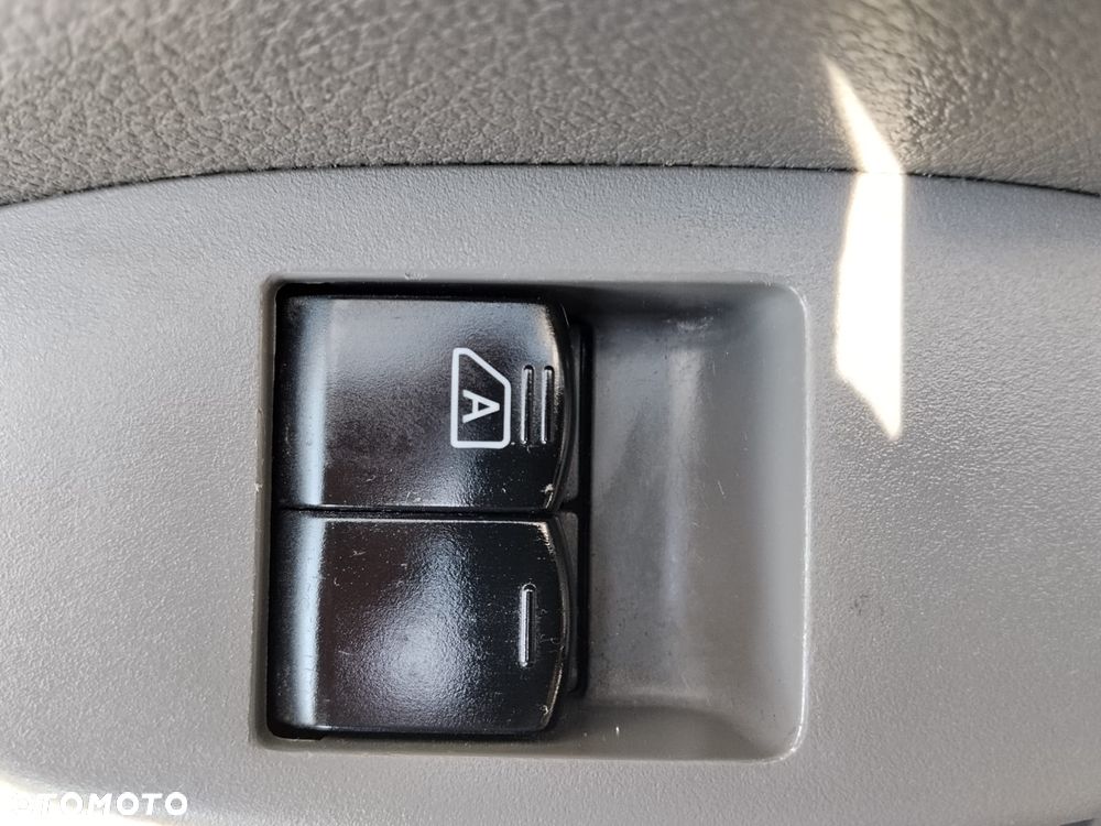 Nissan ENV 200 Maxi - 22