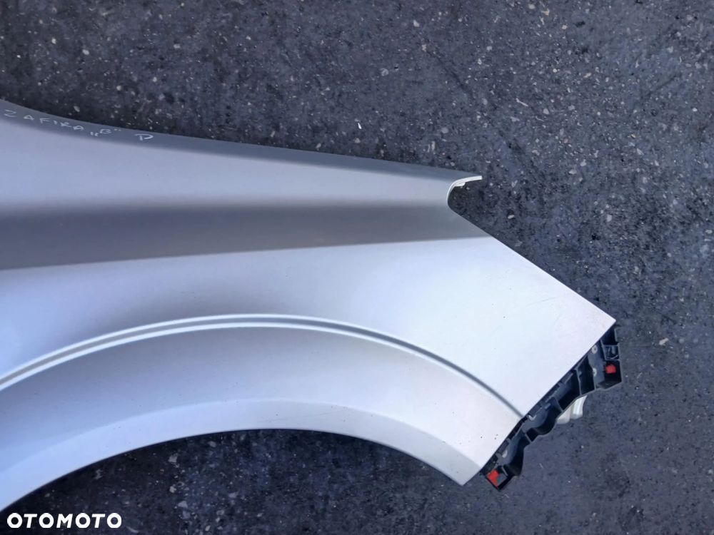 Opel Zafira B Błotnik prawy - 4