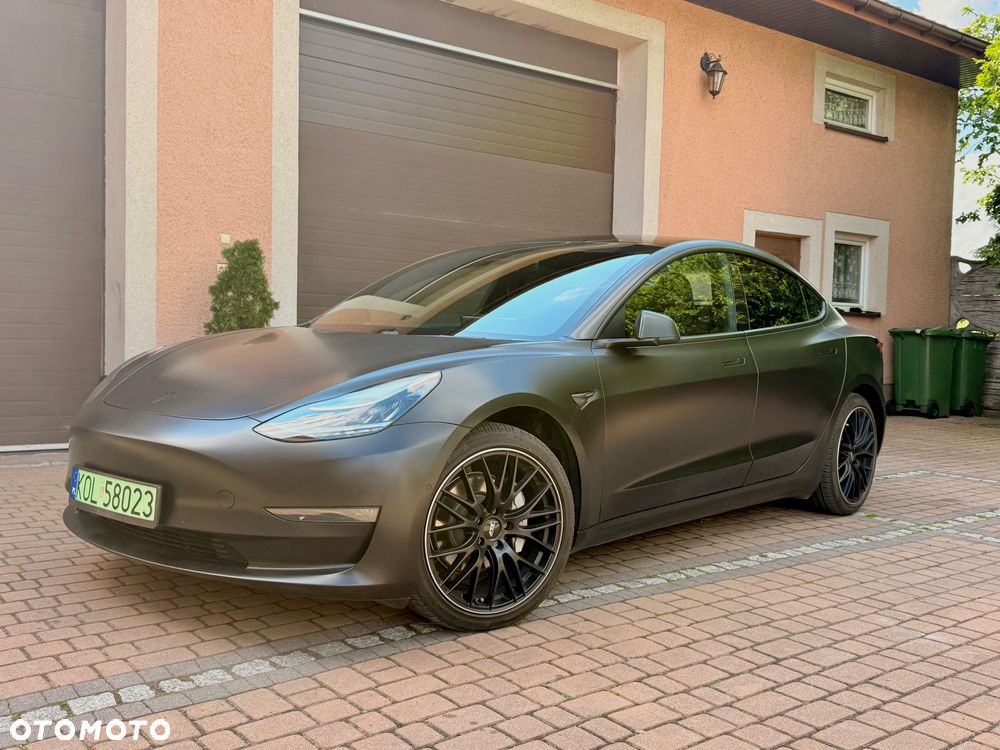 Tesla Model 3 - 1