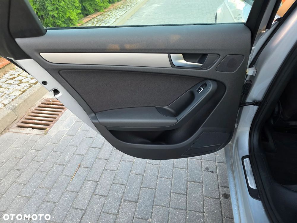 Audi A4 Limousine - 15