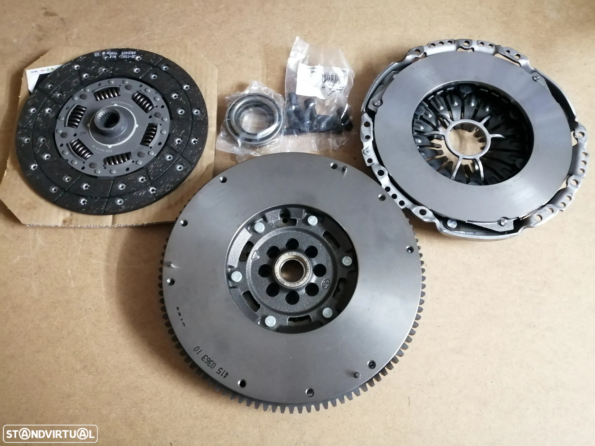 Kit de Embraiagem Bimassa - Nissan Navara D40 2.5 DCi Luk 600020900 - 2