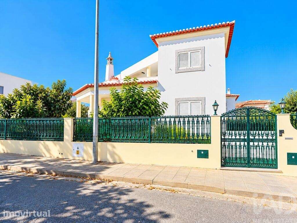 Casa / Villa T5 em Beja (Salvador e Santa Maria da Feira) de 300 m2 - Grande imagem: 5/36