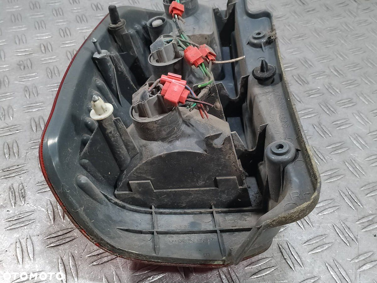 LAMPA TYLNA PRAWA MITSUBISHI SPACE STAR I MR913174 - 2