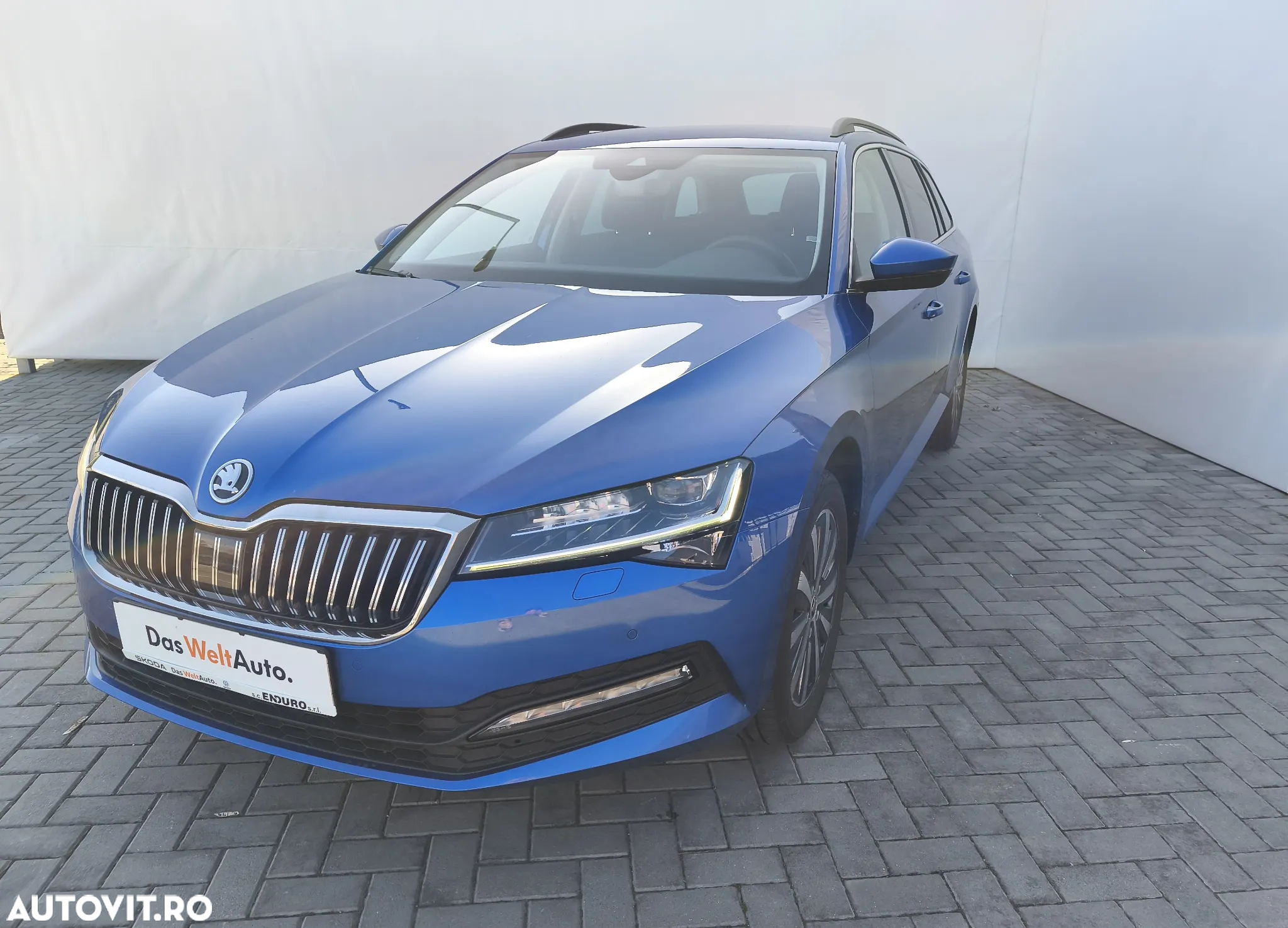 Skoda Superb Combi 2.0 TDI DSG Ambition - 2