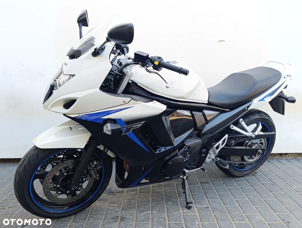 Suzuki GSX - 3