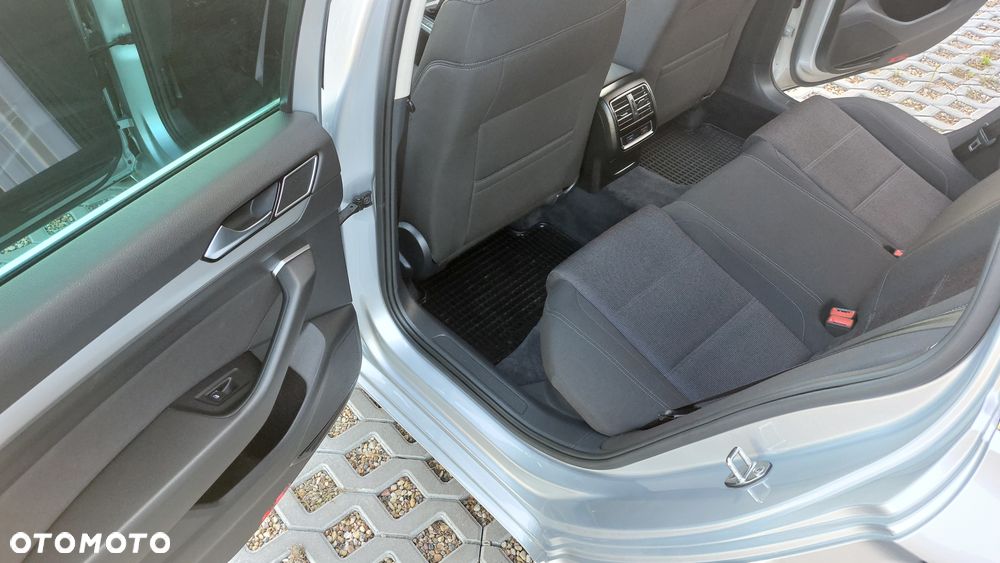 Volkswagen Passat - 30