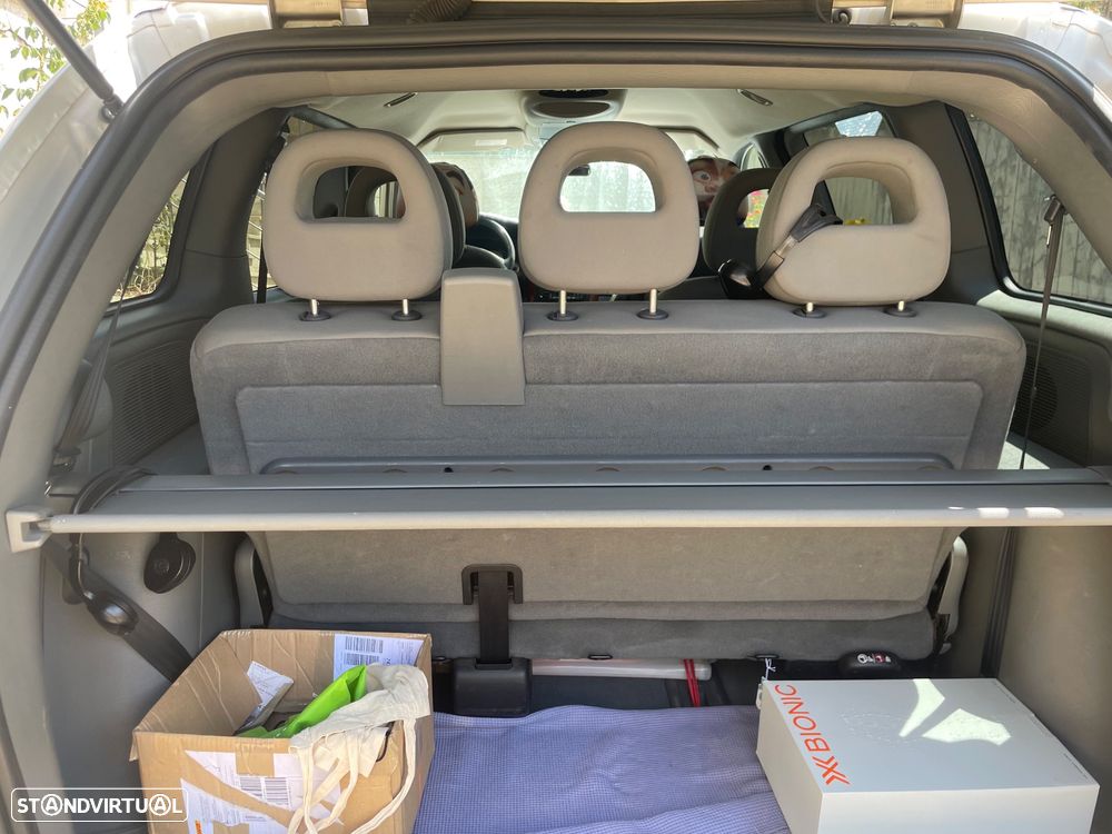 Chrysler Voyager 2.5 CRD SE - 17