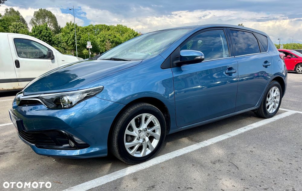 Toyota Auris 1.6 Premium + - 6